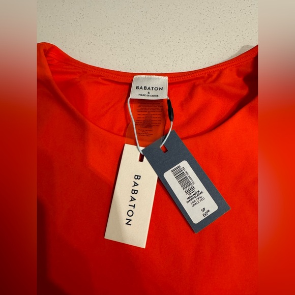 BNWT Aritzia Babaton cropped t shirt - Picture 6 of 7